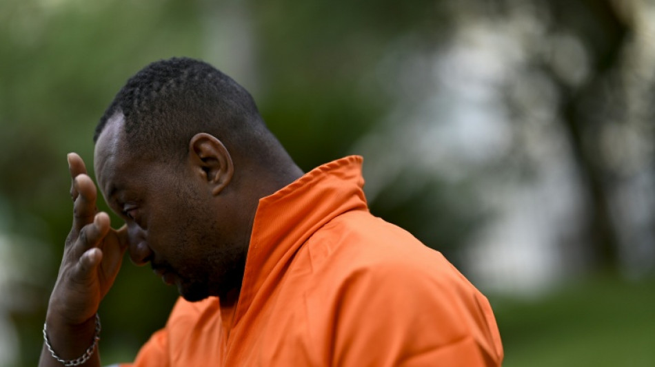 Gari resgata beb&ecirc; no meio do lixo no Rio de Janeiro