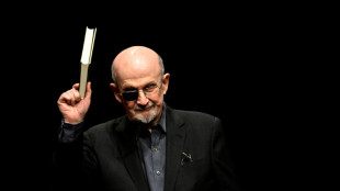 Salman Rushdie vai publicar primeiro romance ap&oacute;s agress&atilde;o