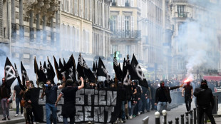 Fran&ccedil;a pro&iacute;be manifesta&ccedil;&otilde;es de grupos da extrema direita