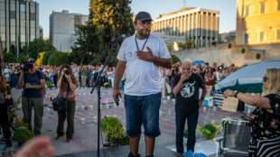Catastrophe ferroviaire en Gr&egrave;ce: le p&egrave;re d'une victime cesse sa gr&egrave;ve de la faim devant le Parlement