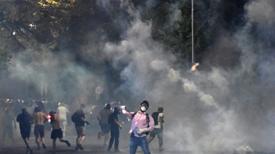 Confrontos eclodem em cidades da S&eacute;rvia em nova noite de protestos