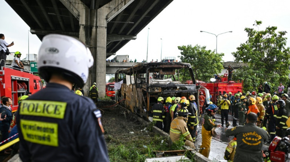 Inc&ecirc;ndio em &ocirc;nibus escolar deixa v&aacute;rios mortos na Tail&acirc;ndia