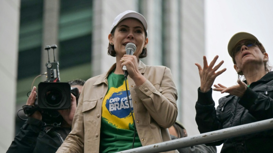Michelle Bolsonaro deixa suas ambi&ccedil;&otilde;es pol&iacute;ticas nas m&atilde;os de Deus