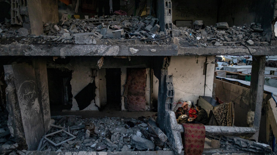 Sei morti in un raid aereo israeliano sulla citt&agrave; di Gaza
