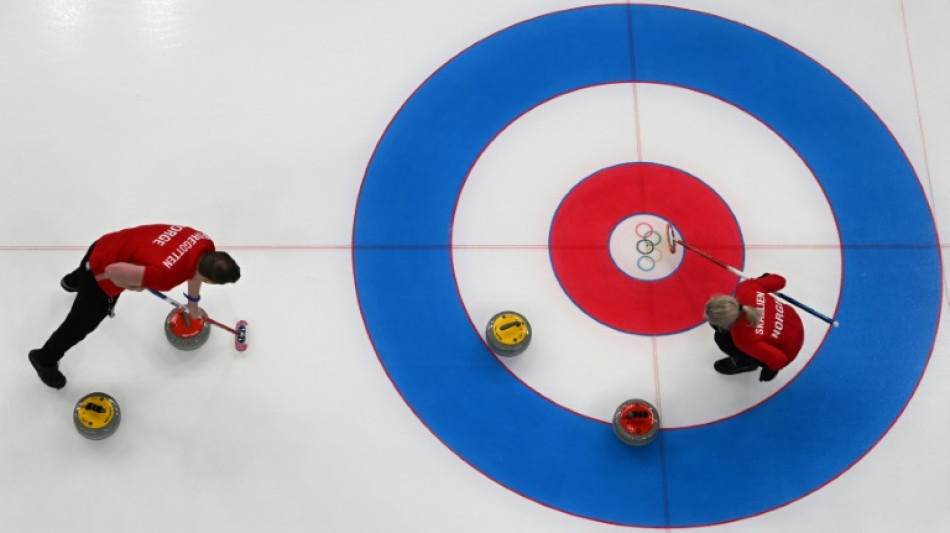 El curling da inicio a las pruebas de los Juegos mientras la llama recorre Pekín
