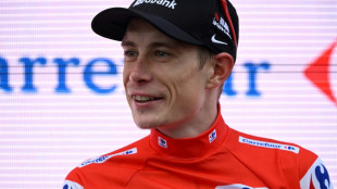 Parkplatz-Party: Improvisierte Siegerehrung f&uuml;r Vingegaard