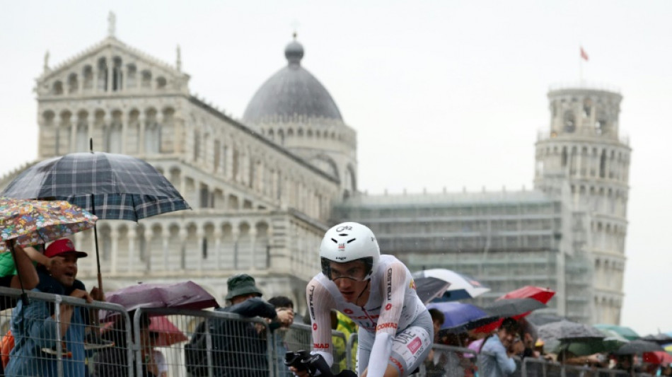 Tour d'Italie: Ayuso et Roglic grappillent sous la pluie