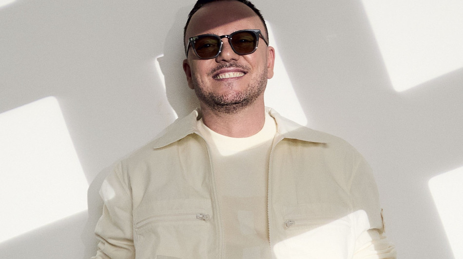 Gigi D'Alessio con Geolier nell'inedito Senza tucc&agrave;