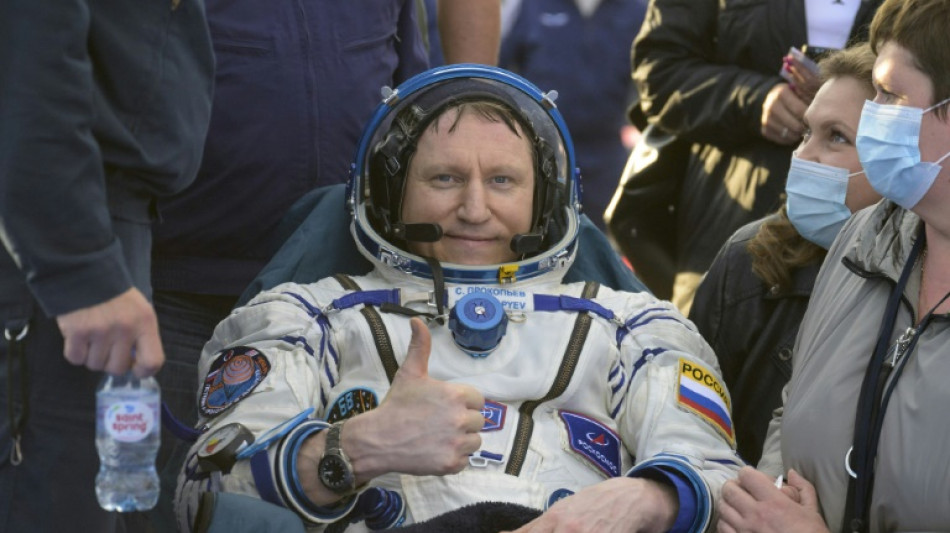 Retour sur Terre d'un Am&eacute;ricain et deux Russes apr&egrave;s des s&eacute;jours record sur l'ISS