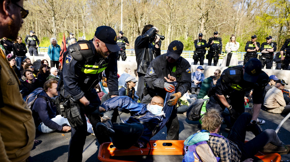 Protesta degli ecoattivisti di Extinction Rebellion in Olanda