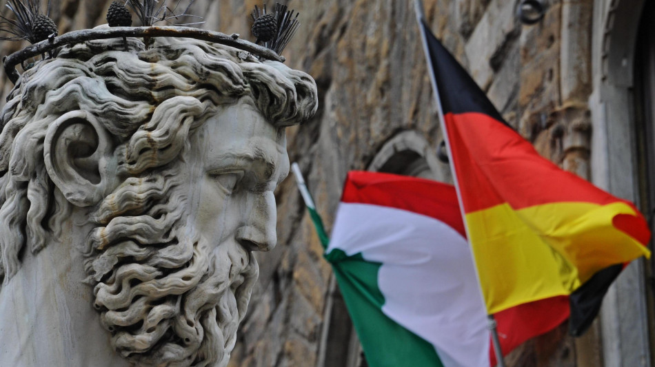 A febbraio rallenta l'attivit&agrave; dei servizi in Italia, accelera in Germania