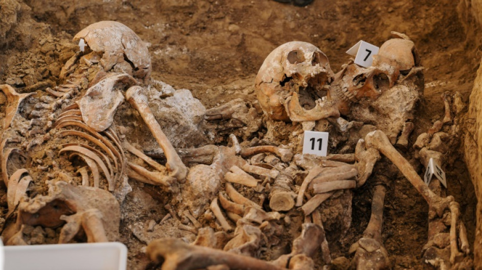 Las fosas comunes eternizan la guerra civil espa&ntilde;ola
