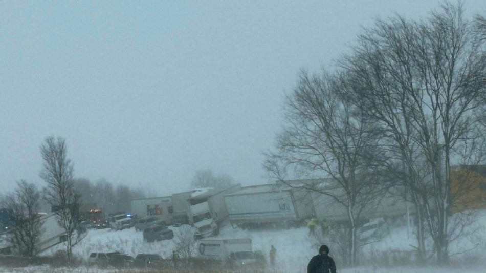 Conductores siguen varados tras el choque de 100 autos por una fuerte nevada en EEUU