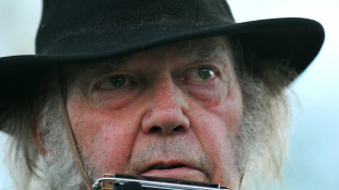 Neil Young teme per il rientro negli Usa dopo il tour europeo