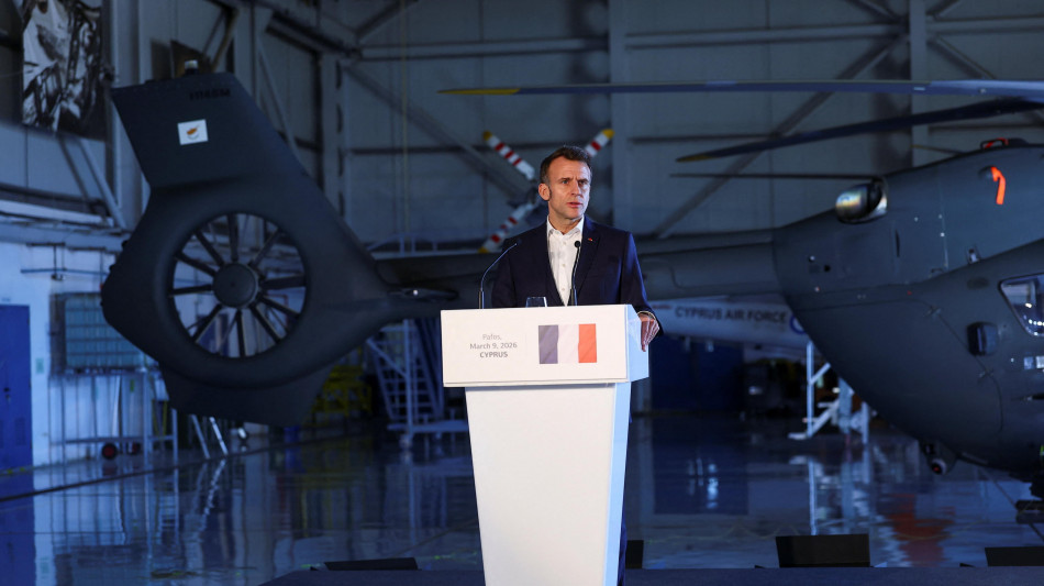 Macron, sto preparando futura missione difensiva per riaprire Hormuz