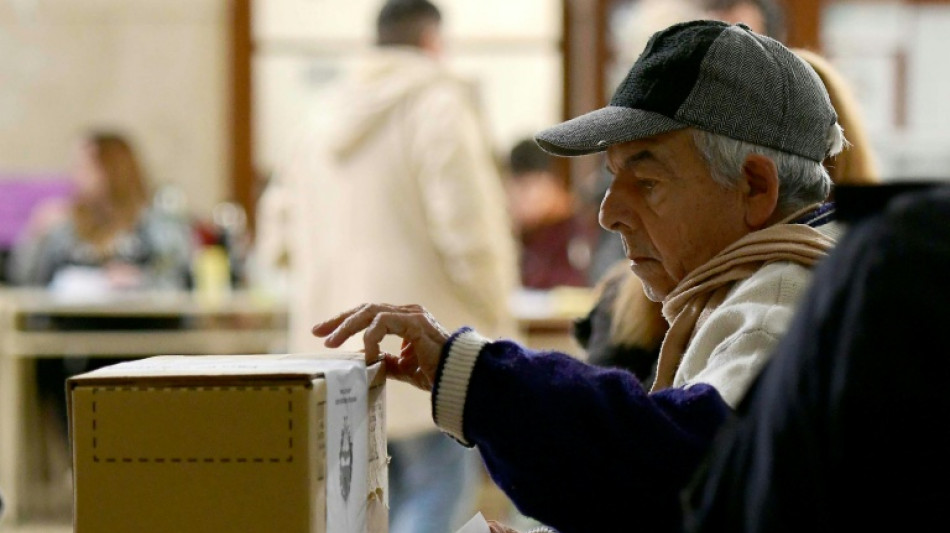 A&ccedil;&otilde;es e peso despencam ap&oacute;s rev&eacute;s eleitoral de Milei na Argentina