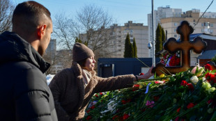 Hunderte Trauernde besuchen Nawalnys Grab in Moskau