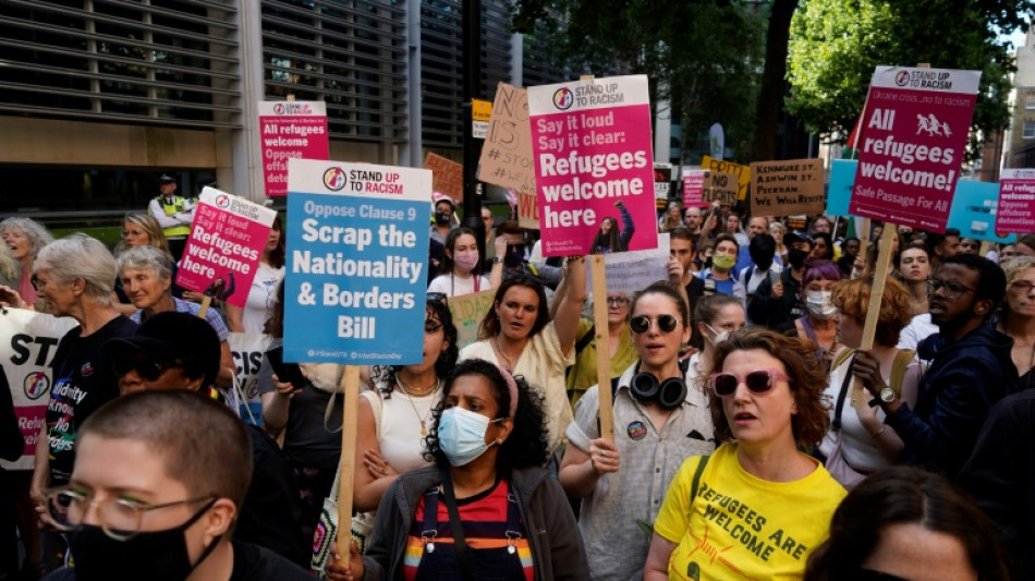 El gobierno británico, determinado a expulsar a migrantes a Ruanda