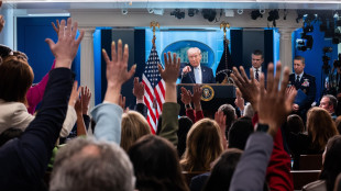 Trump: 'Forze armate Usa vicino all'Iran fino al raggiungimento di un vero accordo'