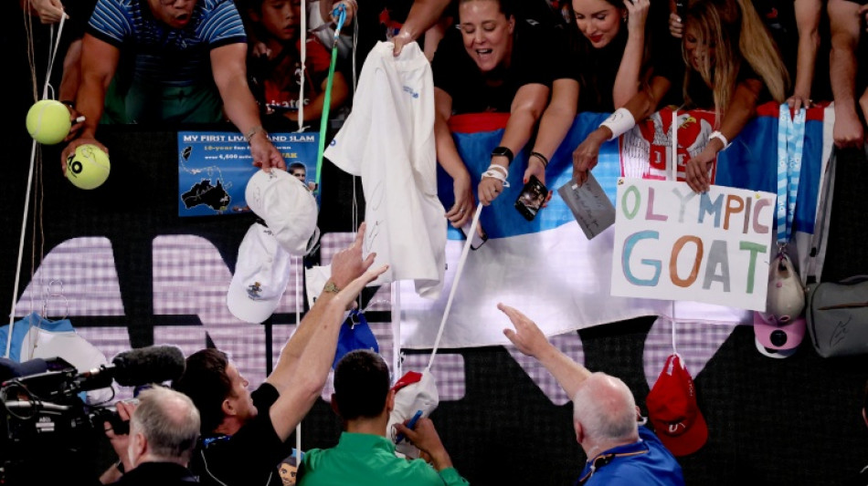 Open d'Australie: Djokovic atteint la centaine, Swiatek bataille