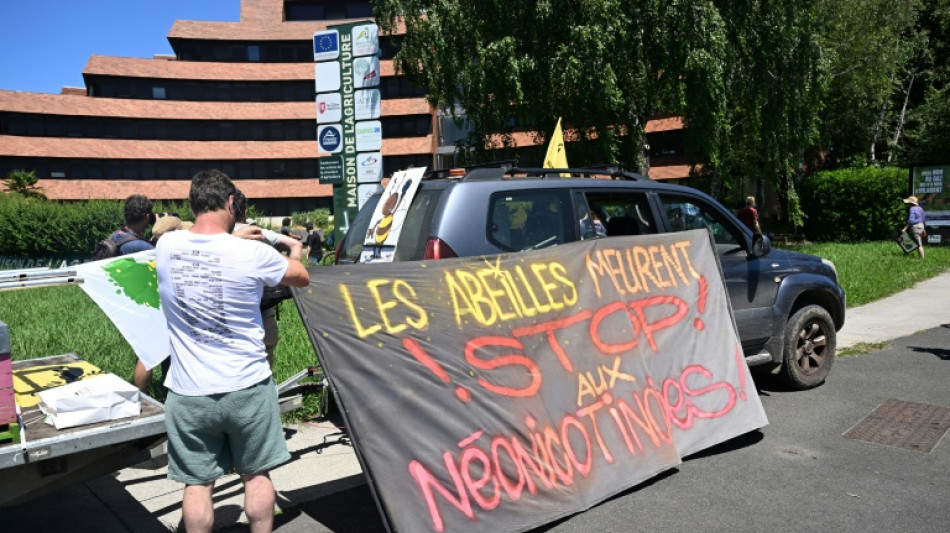 Parlamento franc&eacute;s reautoriza utilizaci&oacute;n de controvertido pesticida