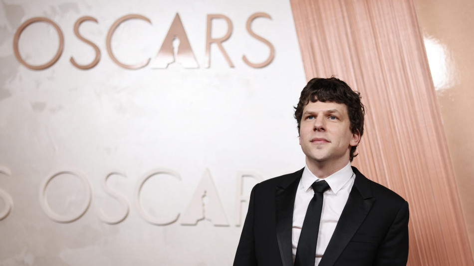 Jesse Eisenberg, doner&ograve; un rene a un estraneo