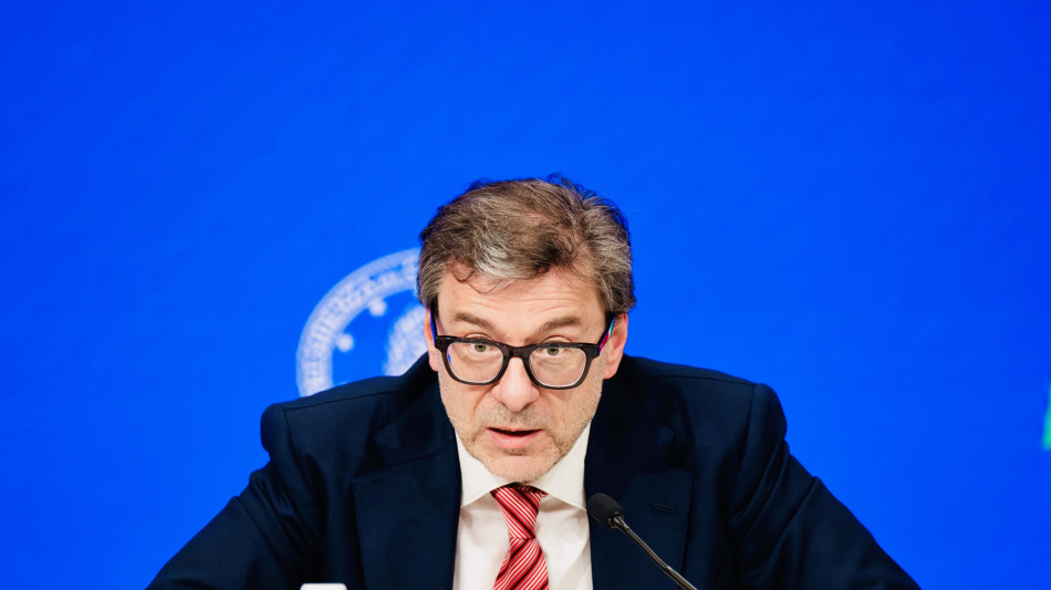 Giorgetti, per difesa Ue centrale la sostenibilit&agrave; dei conti