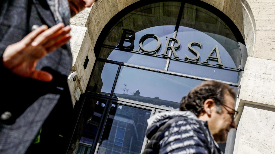 Borsa: Milano chiude in ribasso, -0,33%