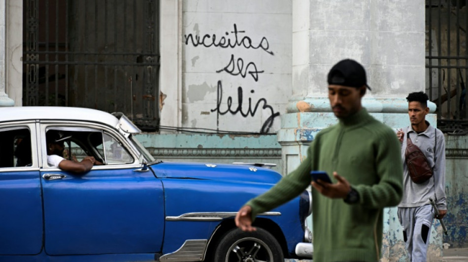 'Voc&ecirc; precisa ser feliz': grafite no muros de Havana convida &agrave; introspec&ccedil;&atilde;o