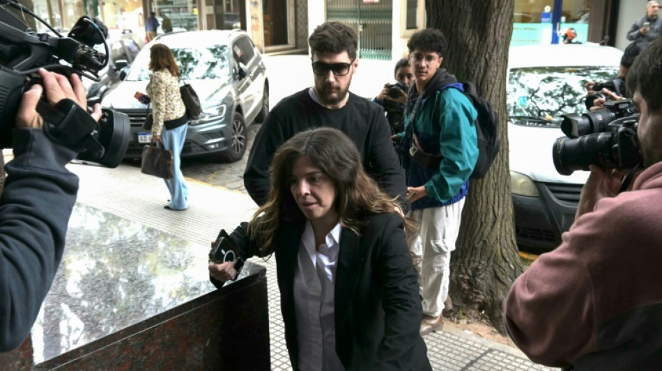 Una hija de Maradona dice que los m&eacute;dicos podr&iacute;an haber "evitado" la muerte del Diez