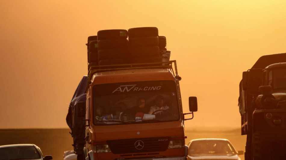 Arm&ecirc;nios de Nagorno-Karabakh dissolvem sua rep&uacute;blica e prosseguem com fuga