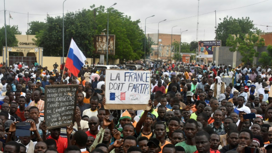 Niger's military rulers order four envoys out