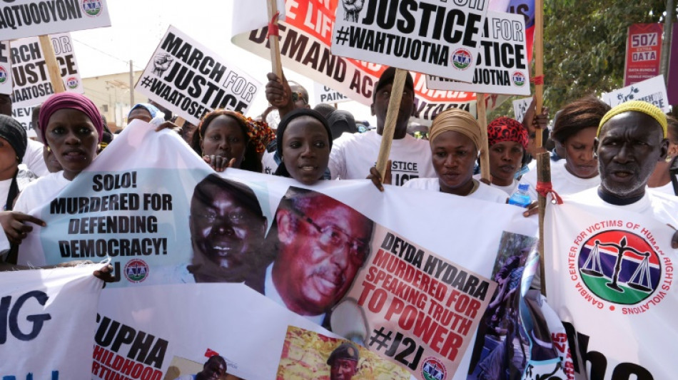 Les victimes de l'&egrave;re Jammeh entre soulagement et scepticisme apr&egrave;s la condamnation d'ex-espions gambiens