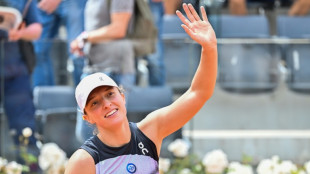 Swiatek estreia com vit&oacute;ria tranquila em Roma; Jabeur &eacute; eliminada