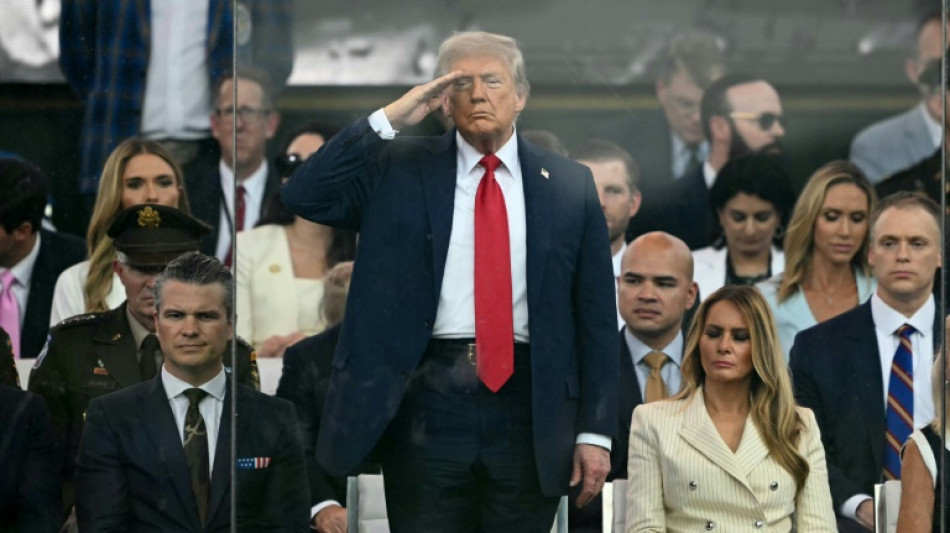 Comienza el desfile militar de Trump en medio de protestas contra su gobierno