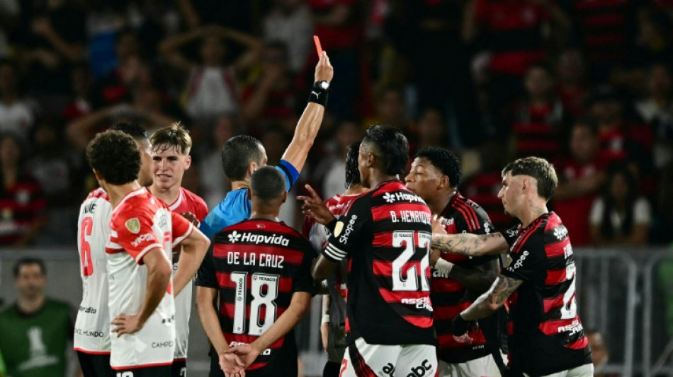 Conmebol reconhece erro da arbitragem na expuls&atilde;o de Plata contra o Estudiantes