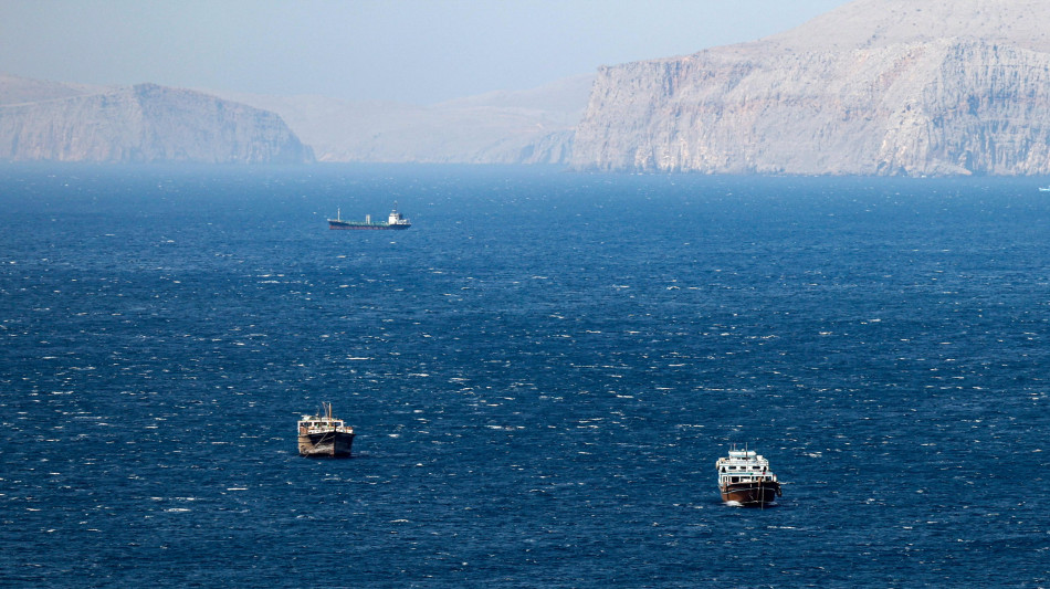 Iran al contrattacco, petrolio sale, il Brent +5%, il Wti +2,33%