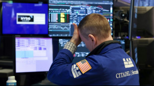 Wall Street limite ses pertes, la nervosit&eacute; r&egrave;gne