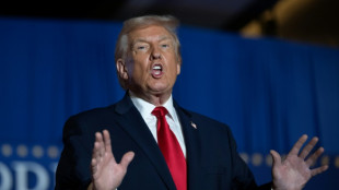 Trump accuse de "trahison" les médias qui questionnent sa santé