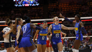 Azzurre del volley a Malpensa con la Coppa, cori e abbracci