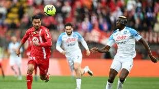 Monza vence o j&aacute; campe&atilde;o Napoli (2-0); Roma s&oacute; empata e fica mais longe da Champions