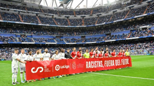 Jogadores do Real Madrid e p&uacute;blico apoiam Vini Jr. no Santiago Bernab&eacute;u