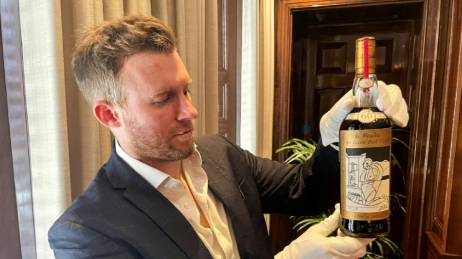 Subasta récord de una botella de whisky por más de 2 millones de libras en Londres
