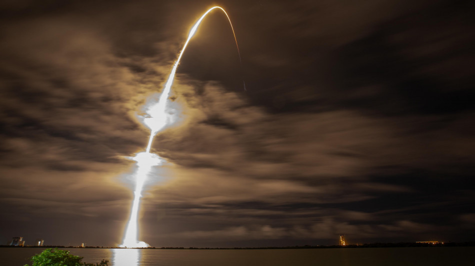 L'aeronautica militare Usa testa i rifornimenti via razzo con SpaceX