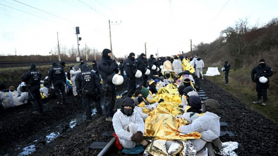 D&uuml;sseldorfer Innenministerium aus Protest gegen L&uuml;tzerath-R&auml;umung blockiert