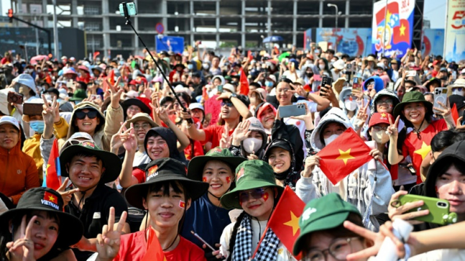 "Magnifique le&ccedil;on": les jeunes Vietnamiens conquis par la parade des 50 ans de la chute de Sa&iuml;gon