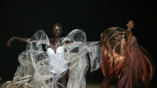 Coup d'envoi de la haute couture &agrave; Paris, Schiaparelli et Iris van Herpen r&ecirc;vent d'ailleurs