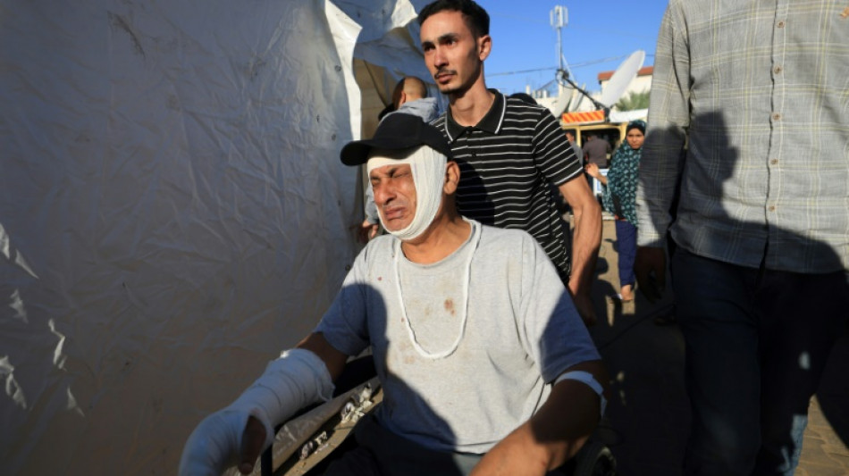 Bombardeios israelenses em campo de refugiados de Gaza matam mais de 80