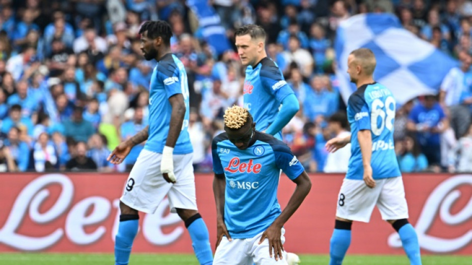 Napoli empata com Salernitana (1-1) e conquista do 'Scudetto' &eacute; adiada