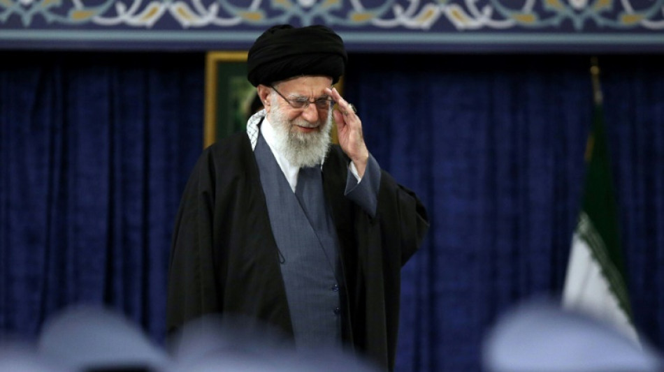 Ir&atilde; usou bancos Lloyds e Santander para escapar de san&ccedil;&otilde;es, diz Financial Times